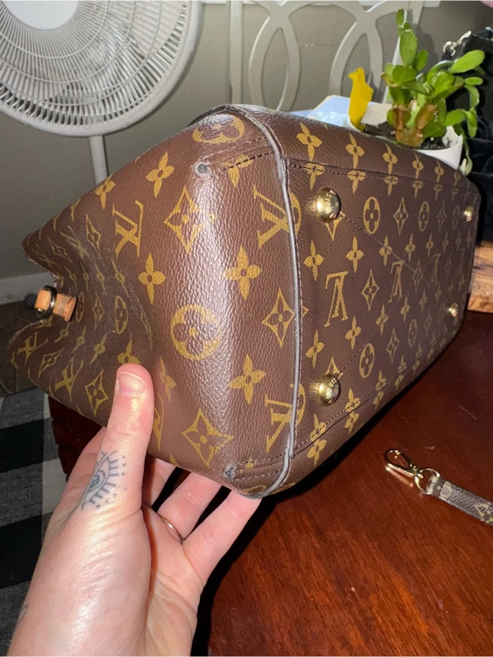 Louis vuitton Montaigne GM with shoulder strap. - Picture 14 of 16